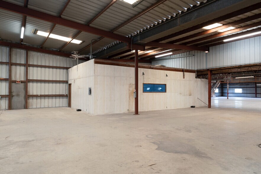 More Photos Of 14392 W Expressway 83, Harlingen Industrial For Sale