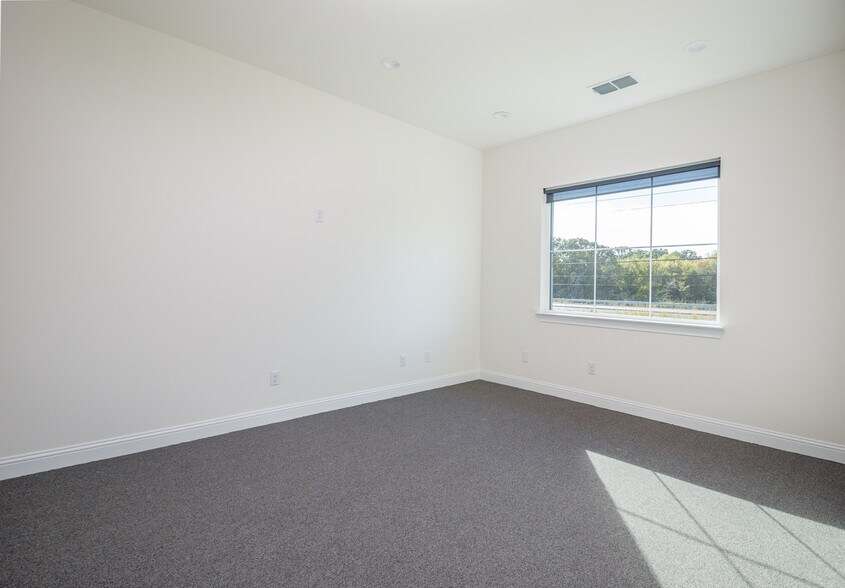 More Photos Of 3951 Alma Rd, McKinney Office For Sale