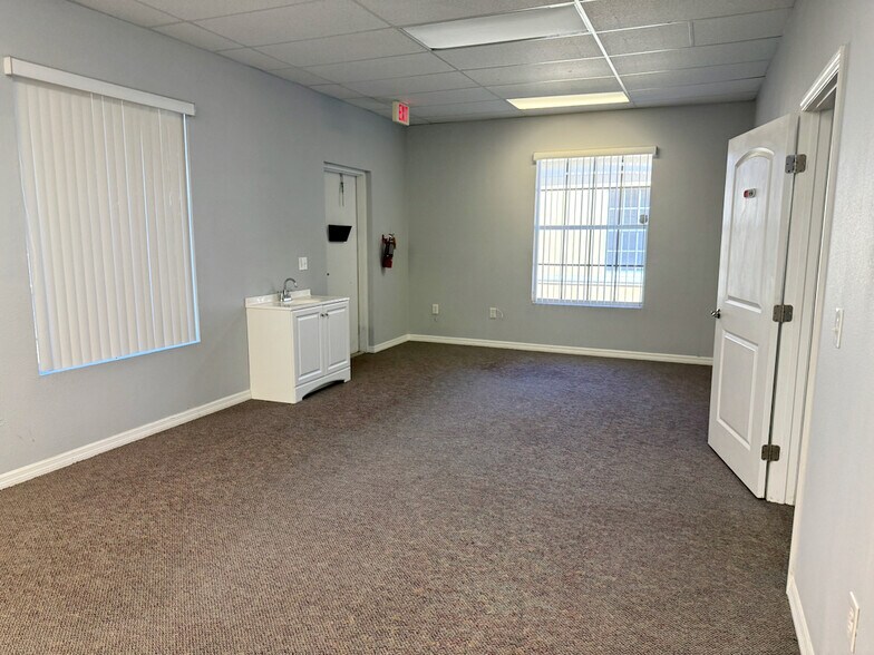 More Photos Of 1038-1040 E Brandon Blvd, Brandon Medical For Lease