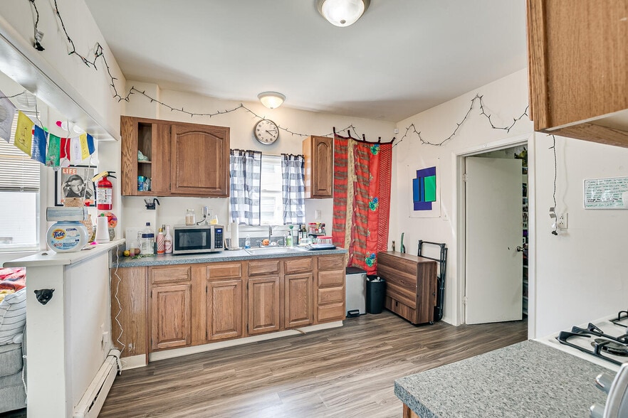 More Photos Of 173 Hamilton St, New Brunswick Specialty For Sale
