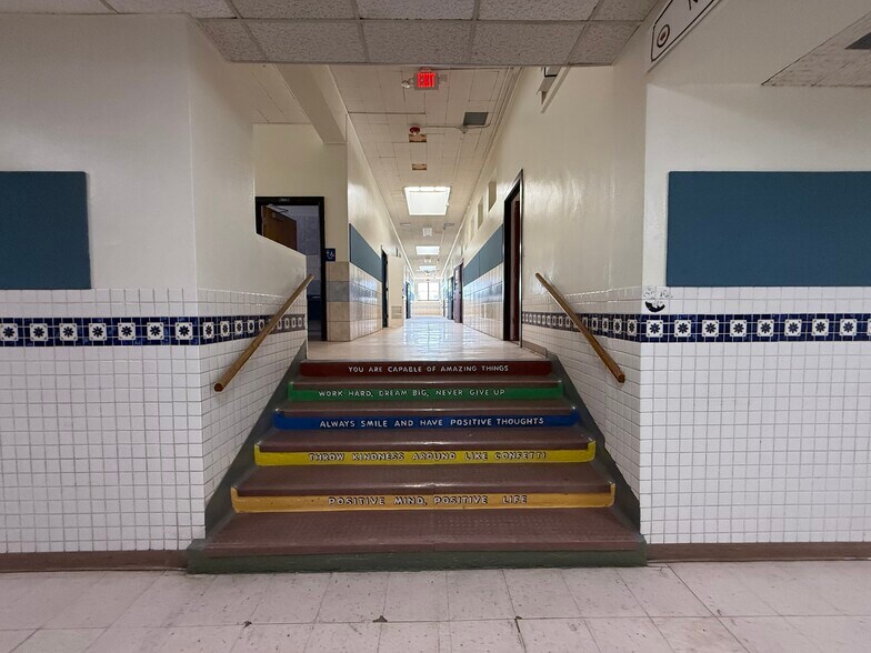 More Photos Of 7090 Alameda Ave, El Paso Schools For Lease