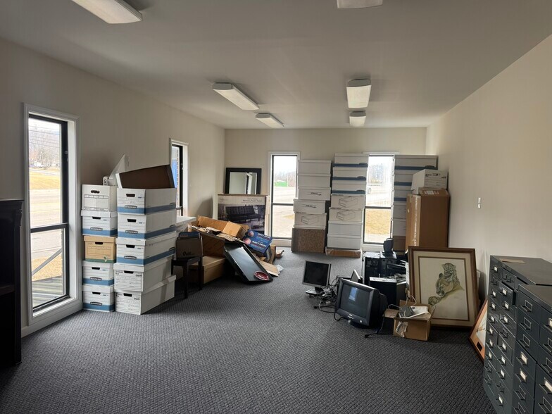 More Photos Of 1901 Old Jacksboro Hwy, LaFollette Office For Sale