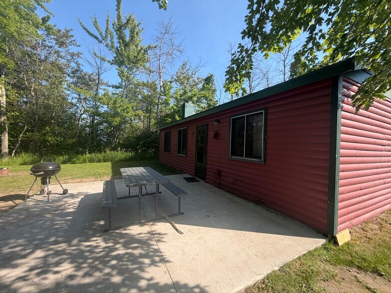 More Photos Of W17461 Norton Rd, Gould City Hotel For Sale