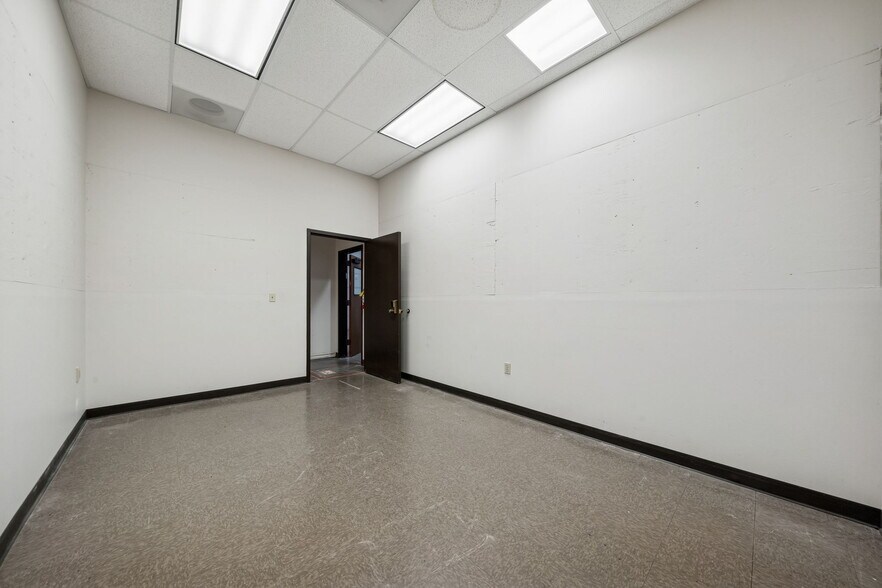 More Photos Of 111 Cooperative Way, Georgetown Light Distribution For Lease