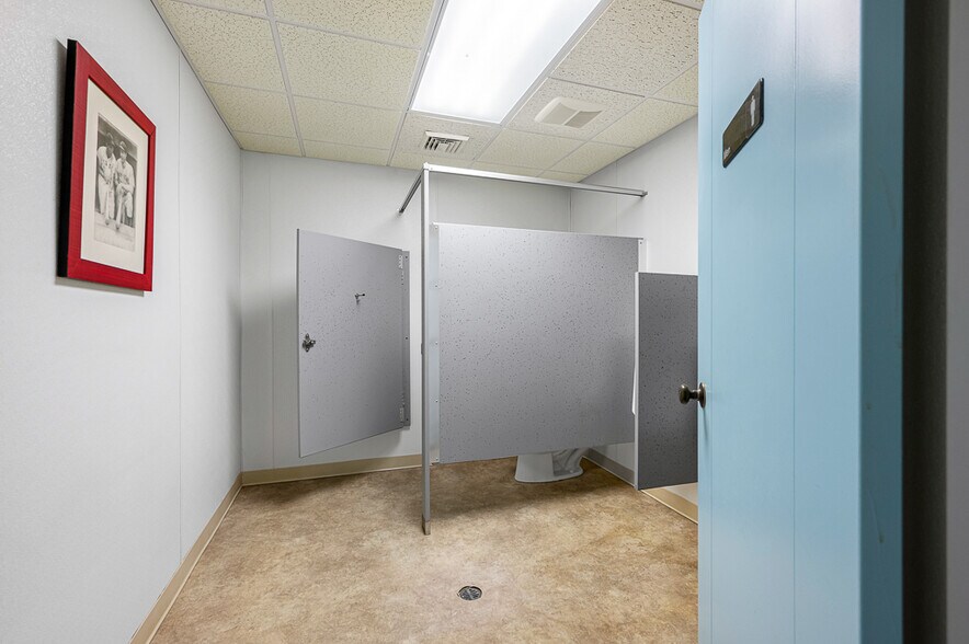 More Photos Of 27 Brandes St, Webster Office For Sale
