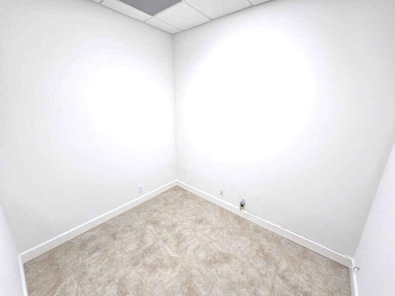 More Photos Of 11931-11971 NW 37th St, Coral Springs Warehouse For Lease