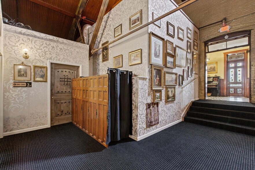 More Photos Of 49 Florida Ave, Amsterdam Hospitality For Sale