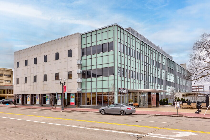 More Photos Of 203 S Washington Ave, Saginaw Medical For Lease