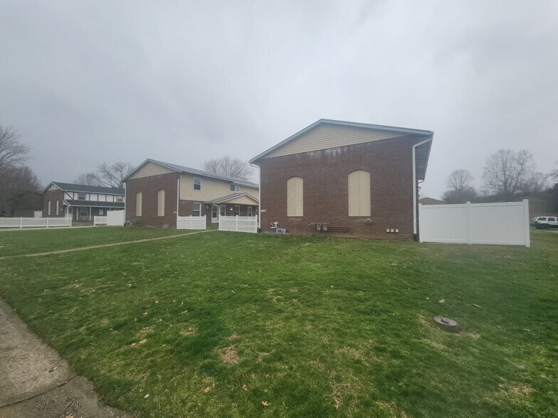 More Photos Of 744 Kingwood Dr NE, Bolivar Apartments For Sale