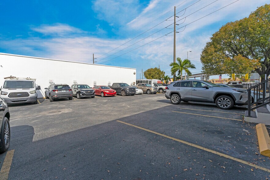 More Photos Of 6850 NW 74th St, Medley Warehouse For Sale