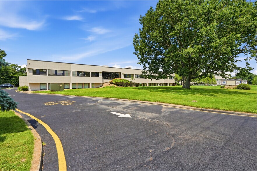 More Photos Of 1130 Hooper Ave, Toms River Office For Lease