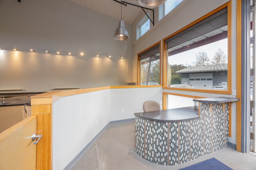 More Photos Of 909 Squalicum Way, Bellingham Flex For Sale