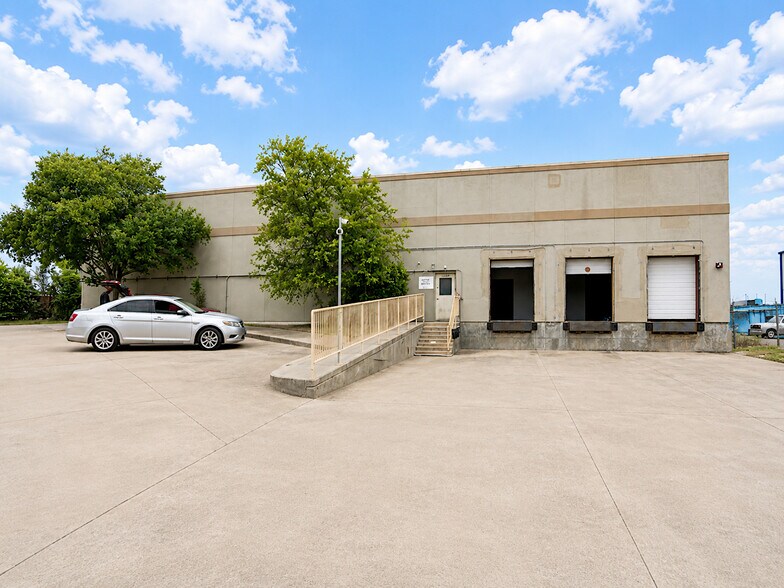 Primary Photo Of 3508 Wellsite Dr, Norman Distribution For Sale