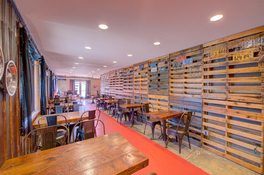 More Photos Of 780-782 US 101, Chinook Restaurant For Sale