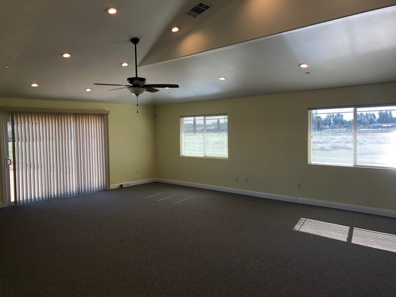 More Photos Of 6201 Bradshaw Rd, Sacramento Industrial For Sale