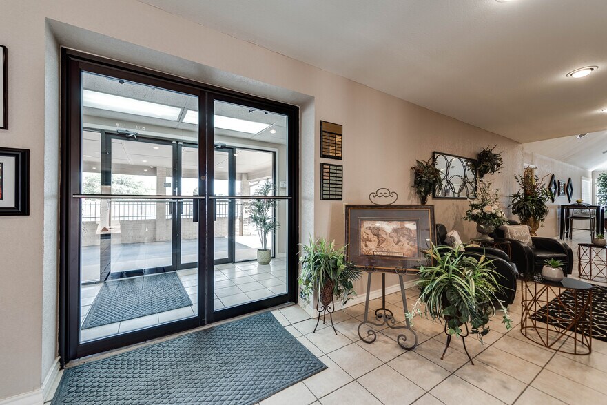 More Photos Of 1001 Austin St, Midland Religious Facility For Sale