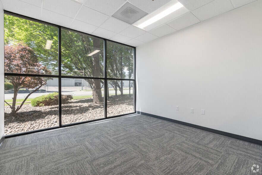 More Photos Of 4643 Aircenter Cir, Reno Manufacturing For Lease