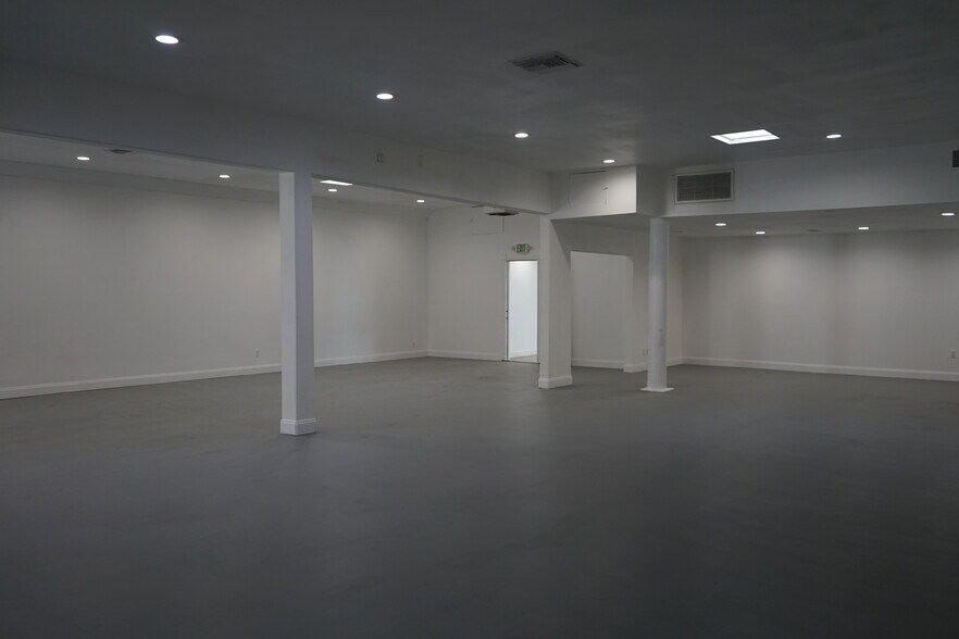 More Photos Of 10623 Burbank Blvd, North Hollywood Loft Creative Space For Sale