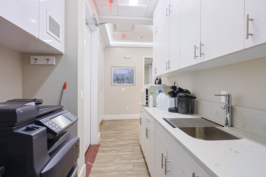More Photos Of 833 Northern Blvd, Great Neck Medical For Lease