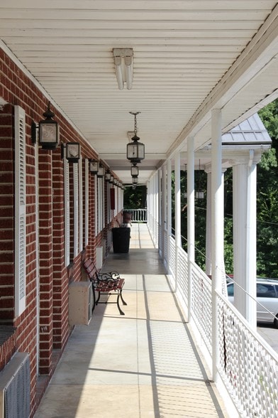 More Photos Of 10232 Orby Cantrell Hwy, Pound Hotel For Sale