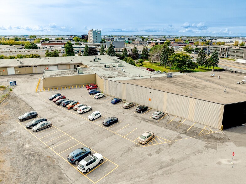 More Photos Of 6320-6380 Ch de la Côte-de-Liesse, Montréal Distribution For Lease