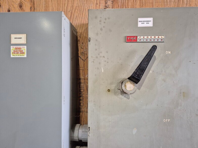 More Photos Of 280 Centre St, Petrolia Manufacturing For Lease