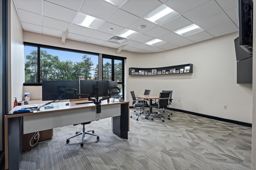 More Photos Of 29444 Northwestern Hwy, Southfield Office For Sale