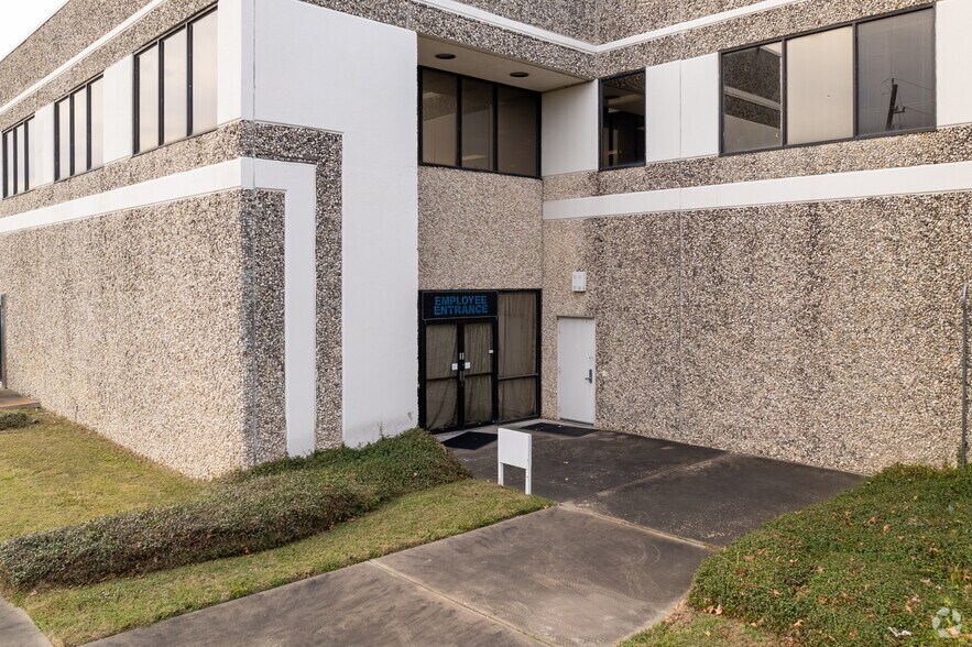 More Photos Of 11100 W Airport Blvd, Stafford Warehouse For Lease