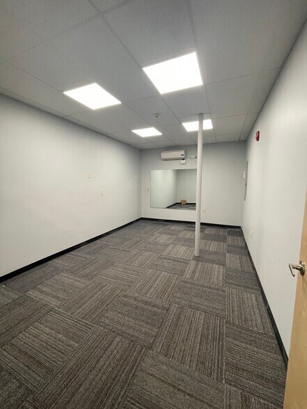 More Photos Of 11 S Main St, Sherborn Freestanding For Lease
