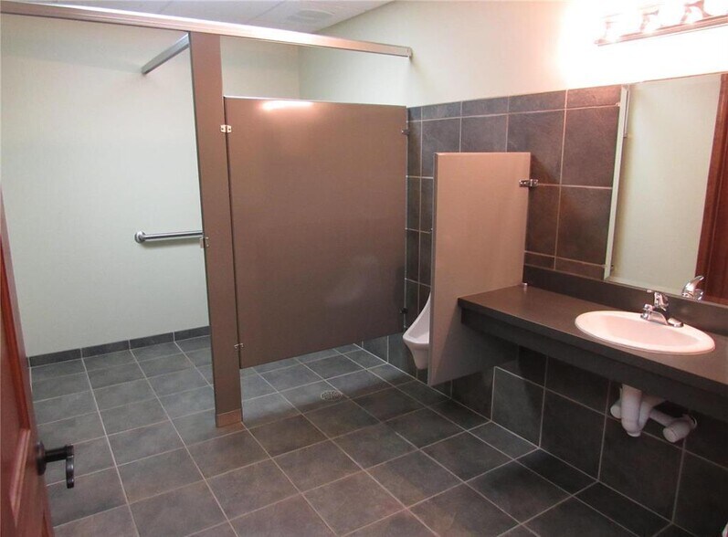 More Photos Of 1305 Dadrian Professional Park, Godfrey Office For Lease