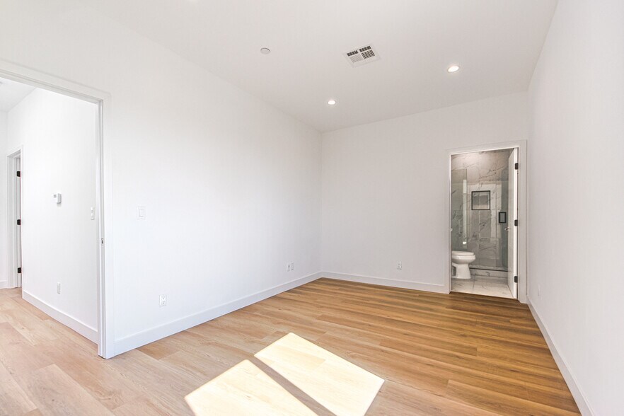 More Photos Of 1923 Carmona Ave, Los Angeles Multifamily For Sale