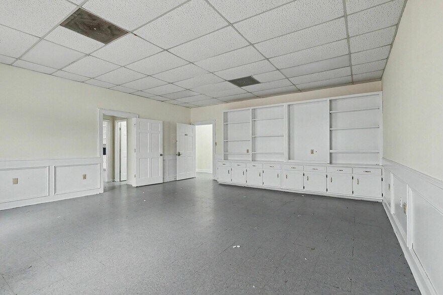 More Photos Of 1445 Cleveland Ave, East Point Showroom For Sale