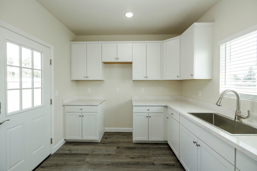 More Photos Of 720 N 2nd St, Patterson Specialty For Sale