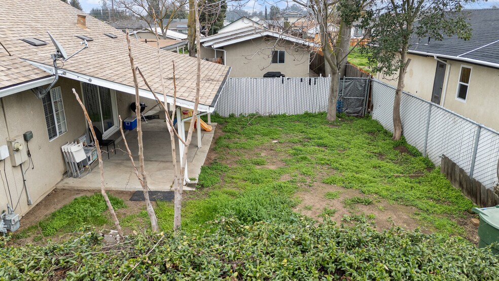 More Photos Of 150 N Acacia Ave, Ripon Multifamily For Sale