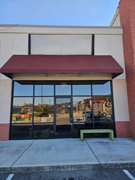 More Photos Of 11823 Memorial Pky, Huntsville Storefront Retail Office For Lease