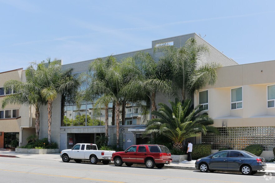 More Photos Of 6928 Owensmouth Ave, Canoga Park Medical For Sale