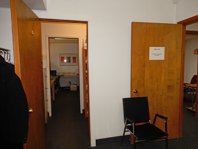 More Photos Of 25400-25430 Goddard Rd, Taylor Medical For Sale