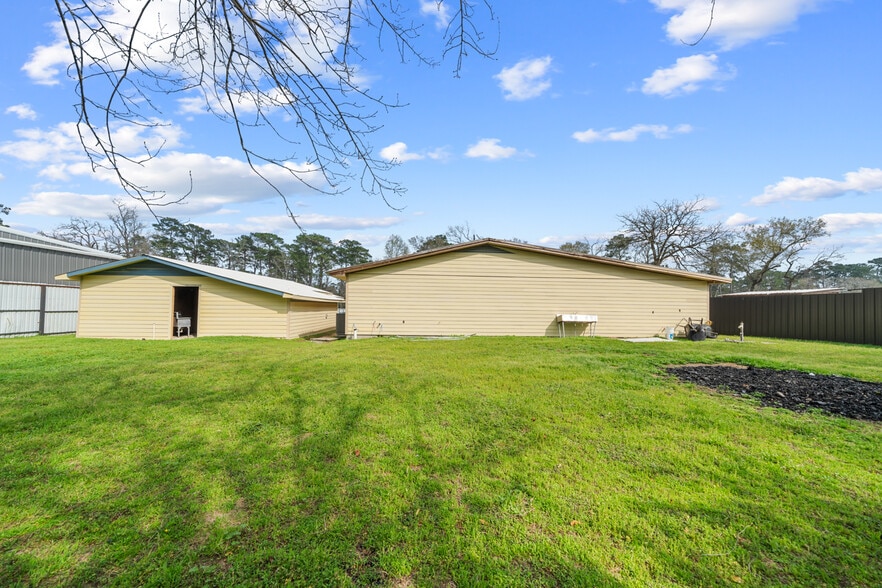 More Photos Of 29519 W Hawthorne Dr, Spring Flex For Sale