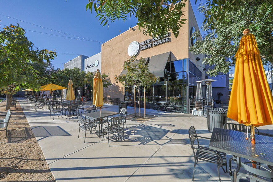 More Photos Of 8420-8440 Balboa Blvd, Northridge Storefront For Lease