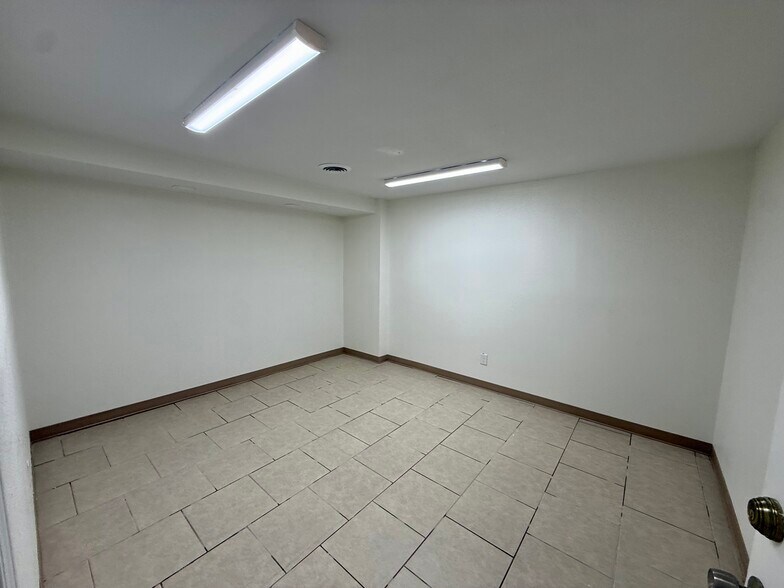 More Photos Of 621 N Grimes St, Hobbs Office For Lease