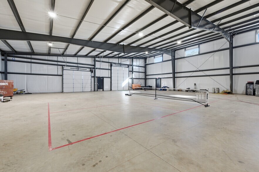 More Photos Of 8524 N Sooner Rd, Oklahoma City Industrial For Lease