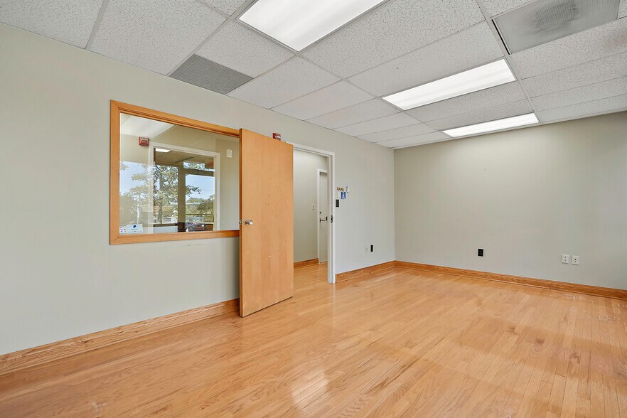 More Photos Of 131 Elden St, Herndon Medical For Lease