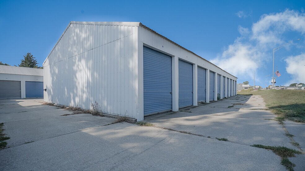More Photos Of 300 29th St, South Sioux City Self Storage For Sale