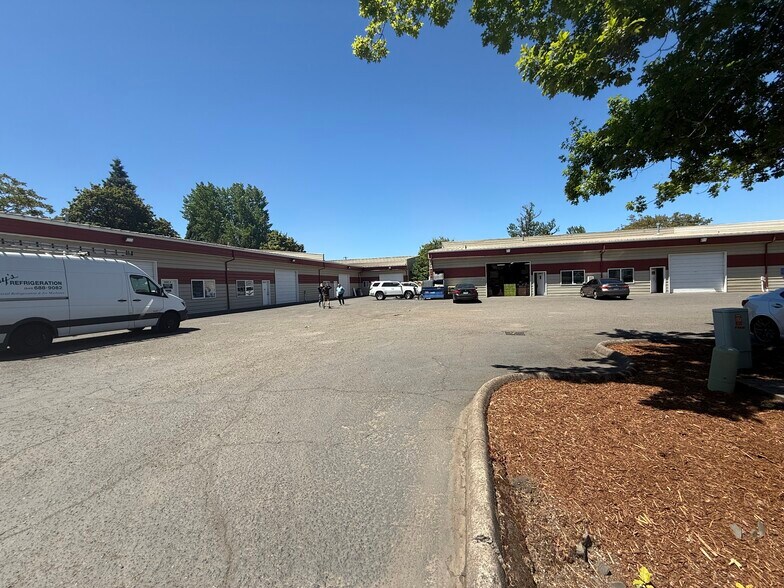 More Photos Of 2950-2952 Allane Ln, Eugene Warehouse For Lease