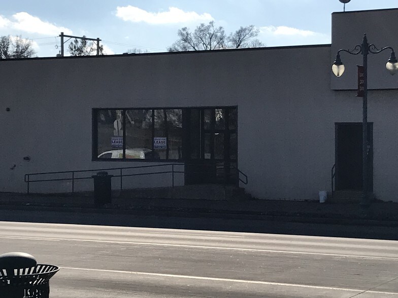 More Photos Of 1220 Main St, Keokuk Freestanding For Sale