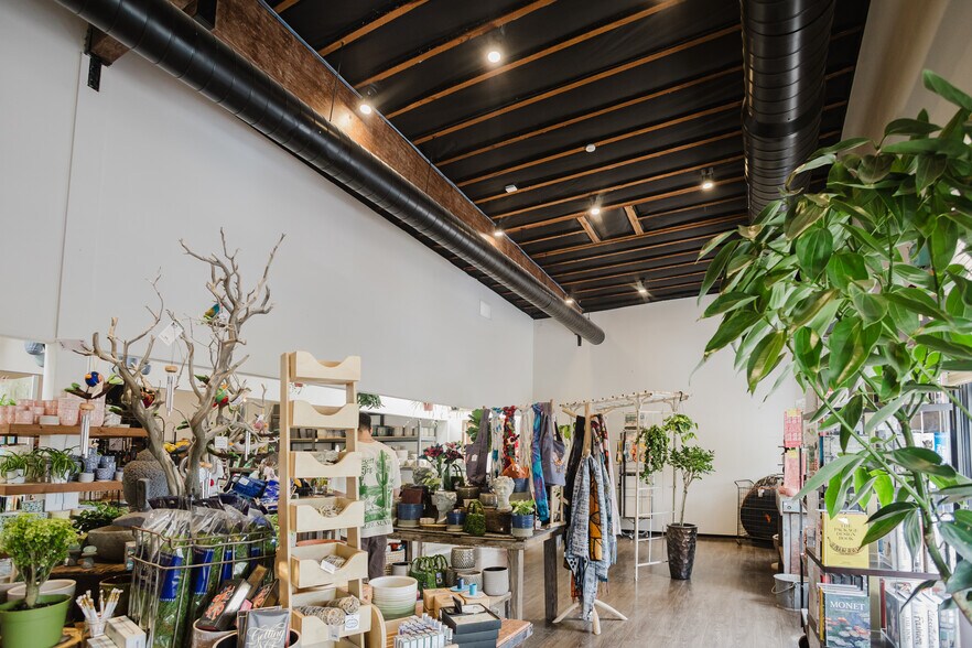 More Photos Of 10 Plaza Sq, Orange Storefront Retail Office For Lease