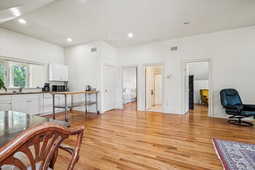 More Photos Of 21 Franklin Pl, Morristown Office For Sale