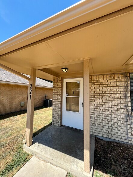 Primary Photo Of 221 Highland Ave, Waxahachie Multifamily For Sale