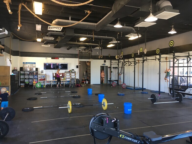 More Photos Of 25 N Hillcrest Dr, Saratoga Springs Storefront For Lease