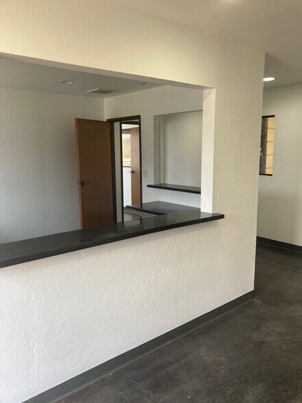 More Photos Of 14624 Metro Plaza Blvd, Edmond Warehouse For Lease